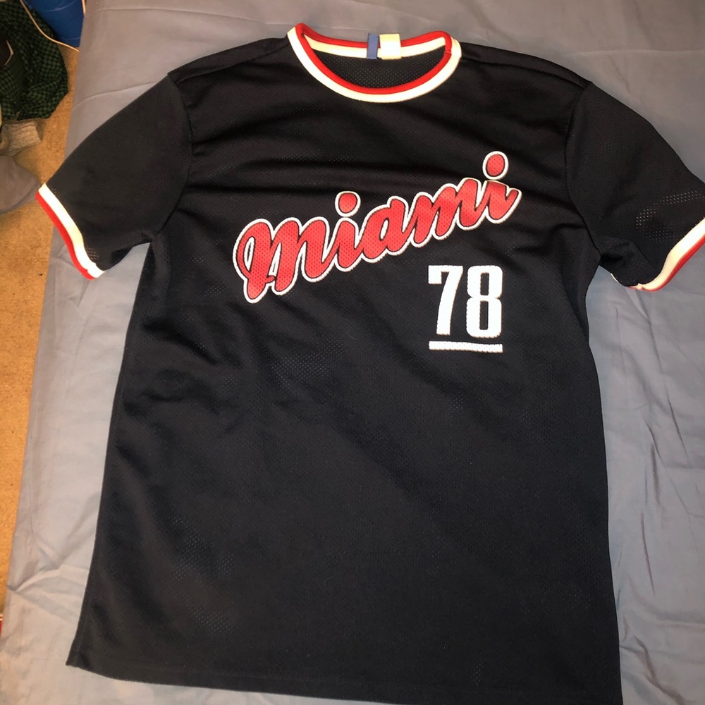 Size M H&M men’s jersey